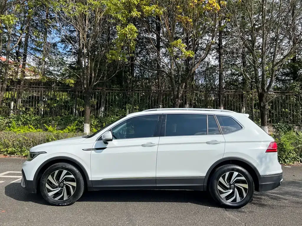 Volkswagen Tiguan L — фото 5