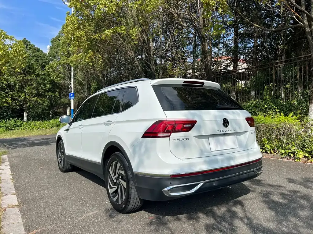 Volkswagen Tiguan L — фото 6