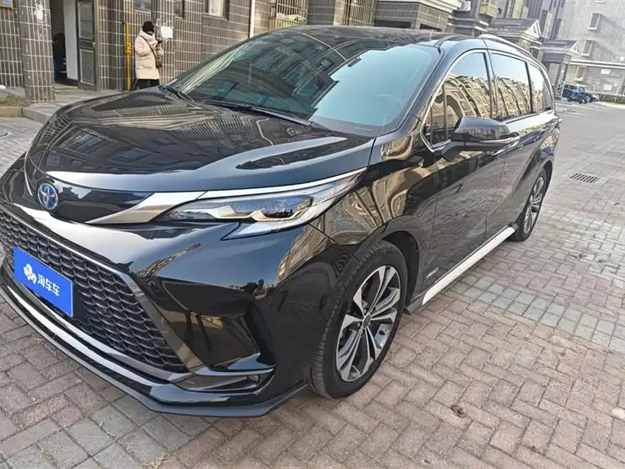Toyota Granvia — фото 1