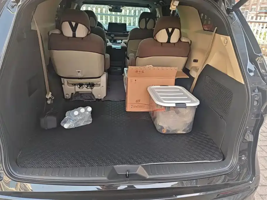 Toyota Granvia — фото 4