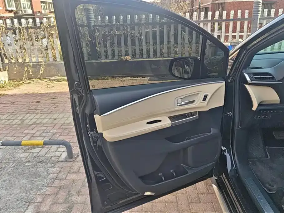 Toyota Granvia — фото 7