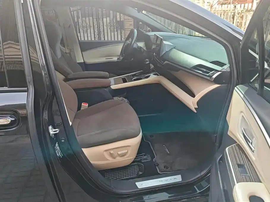 Toyota Granvia — фото 8