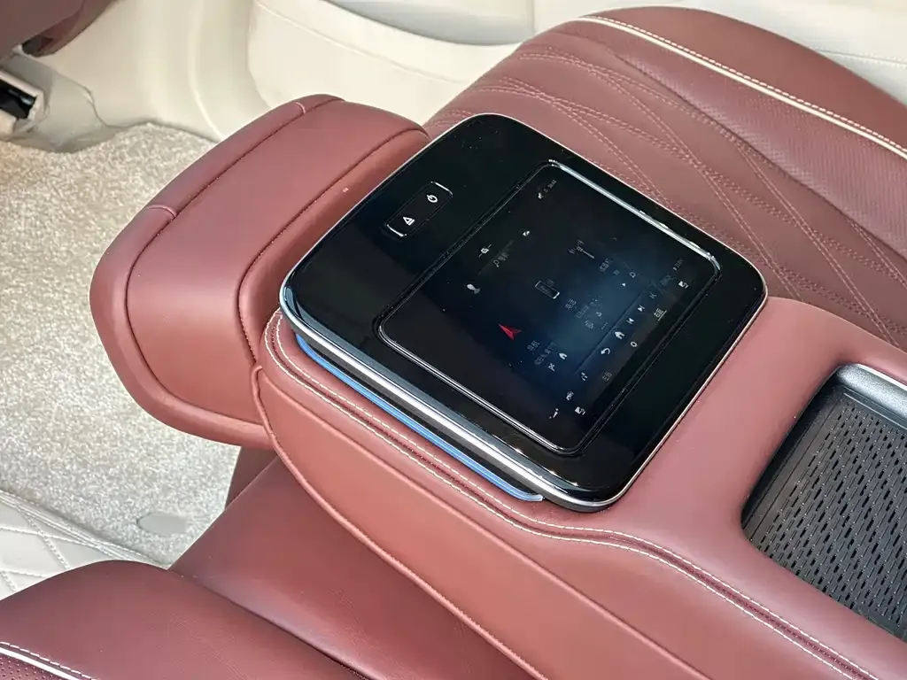Mercedes-Benz GLS — фото 10