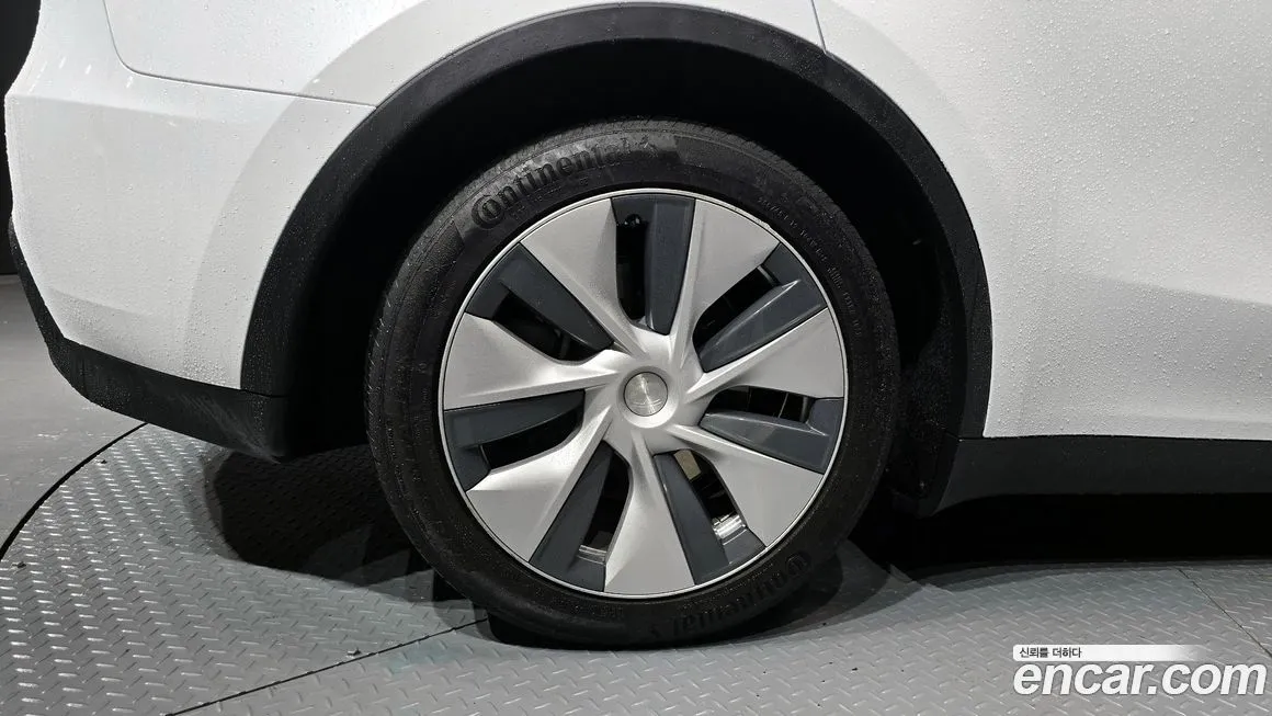 Tesla Model Y — фото 5