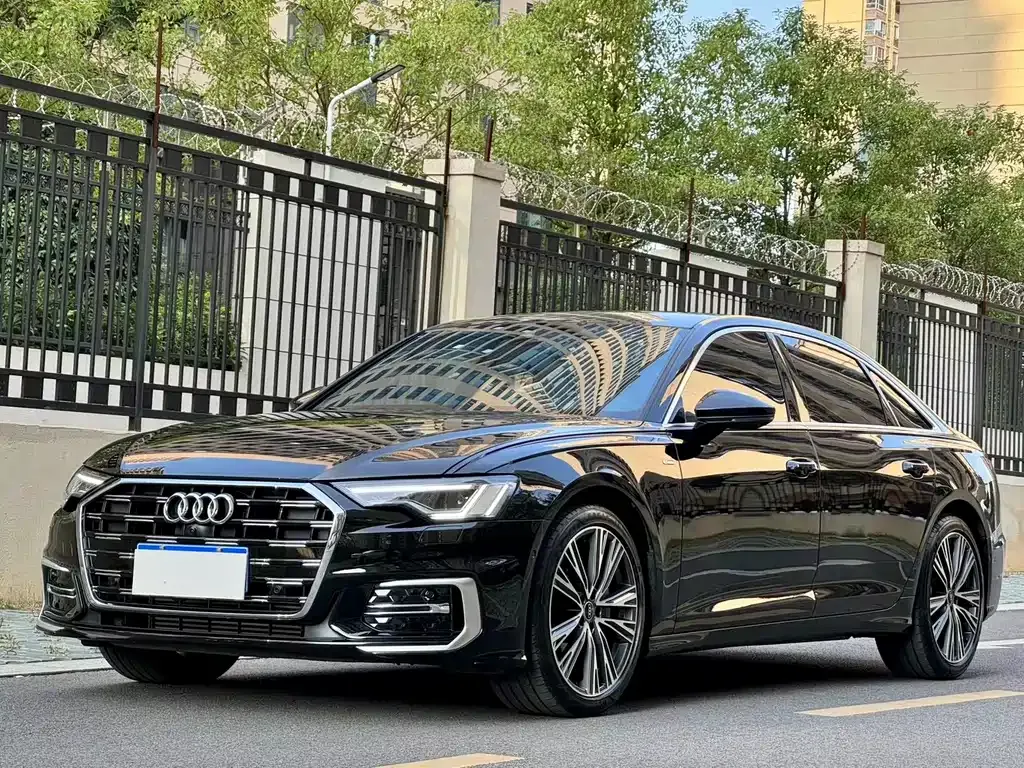 Audi A6L — фото 1