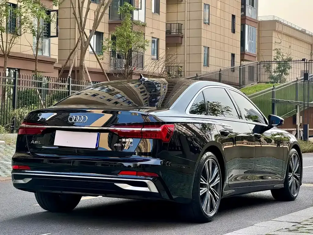 Audi A6L — фото 10