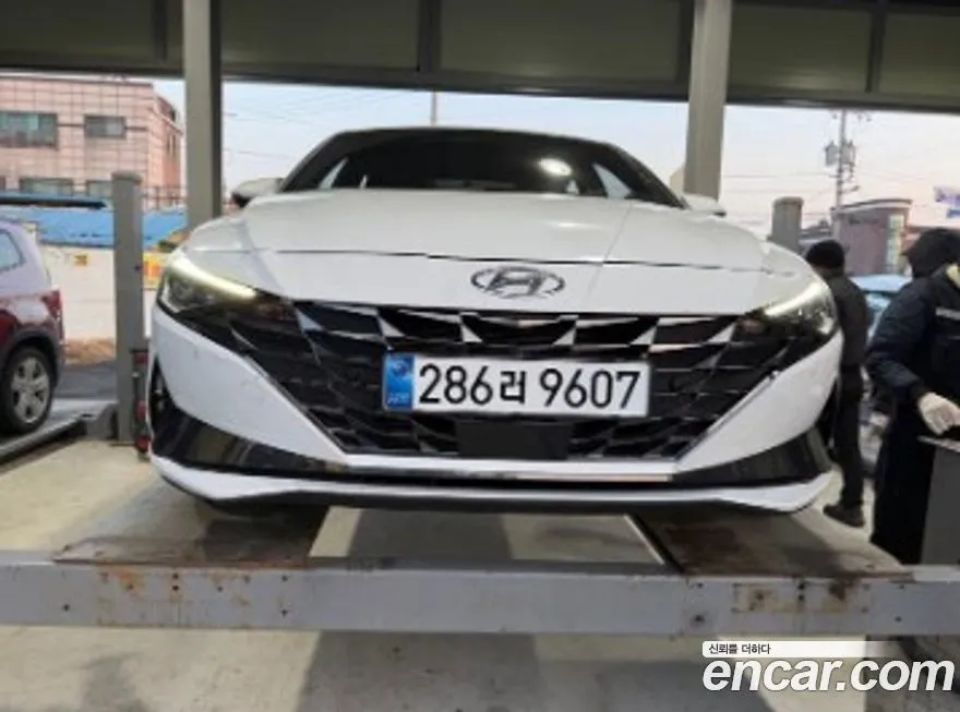 Hyundai AVANTE — фото 1
