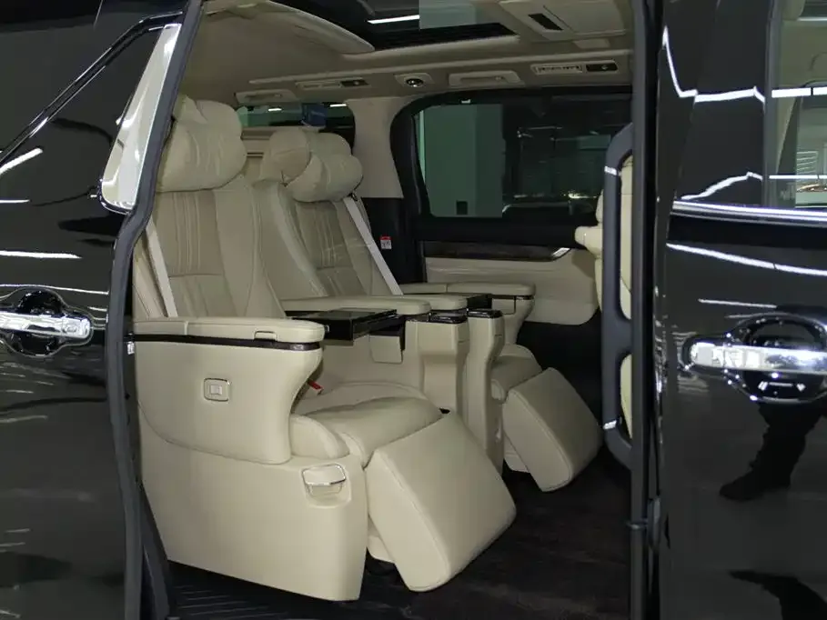 Toyota Alphard — фото 9