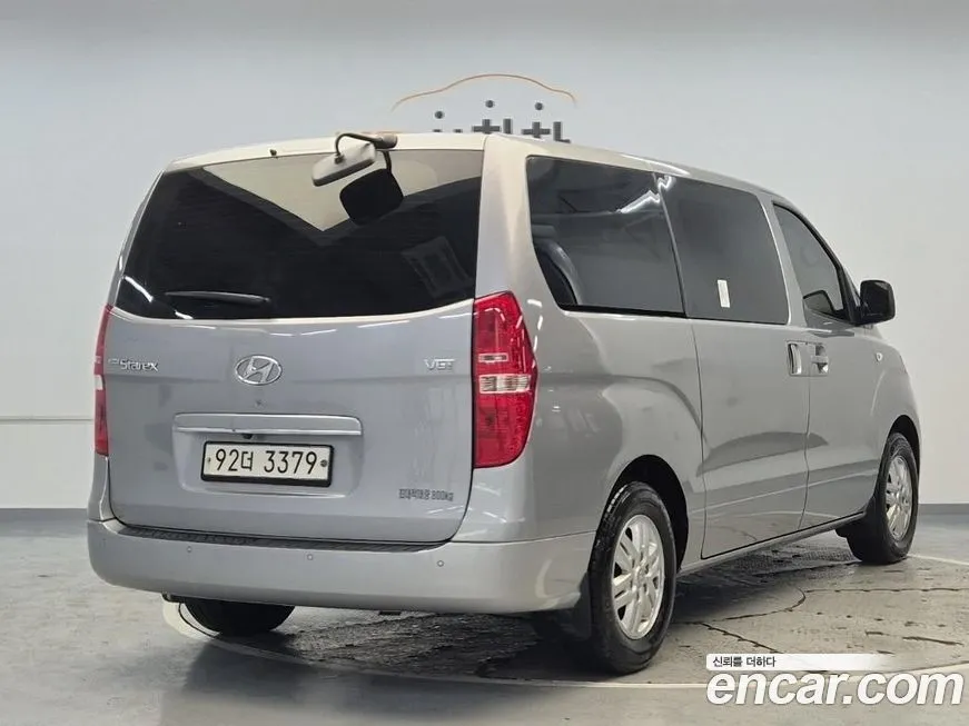 Hyundai Starex — фото 3