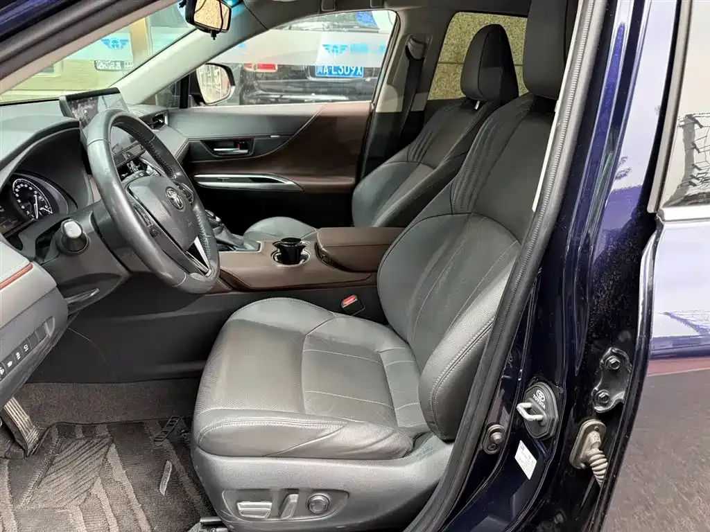 Toyota Harrier — фото 8