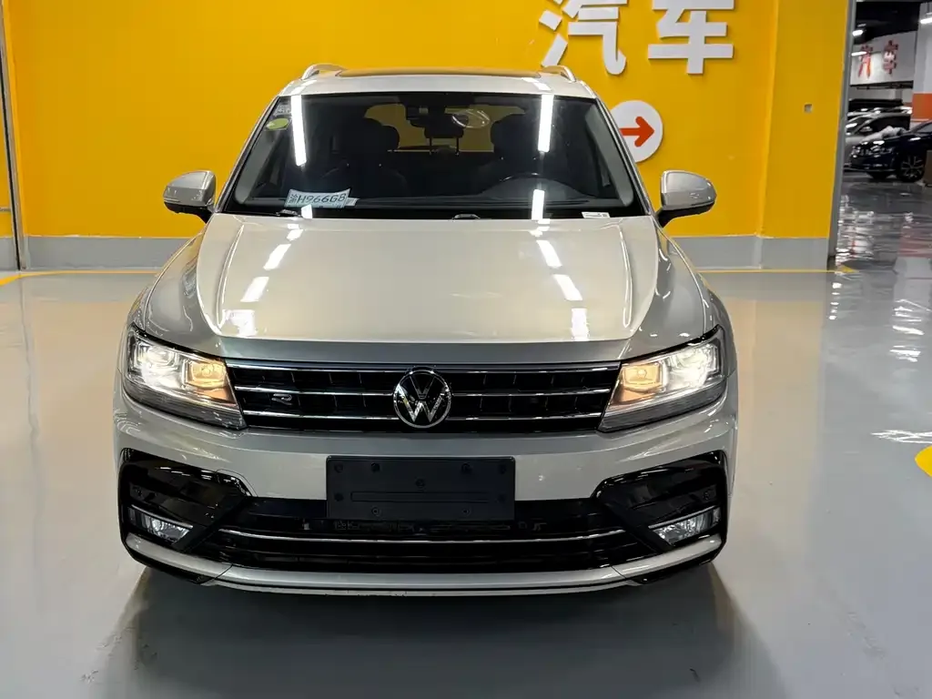 Volkswagen Tiguan L — фото 2