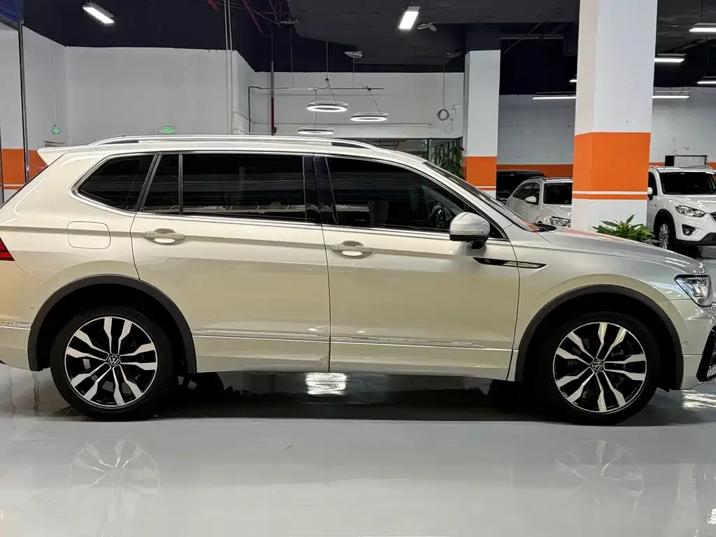 Volkswagen Tiguan L — фото 4
