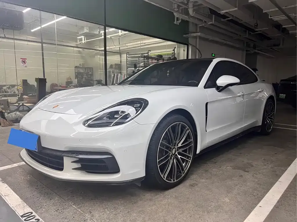 Porsche Panamera — фото 1