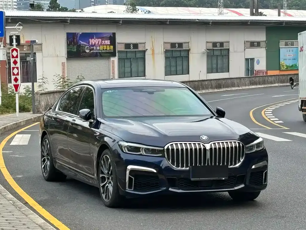 BMW 7 Series — фото 4