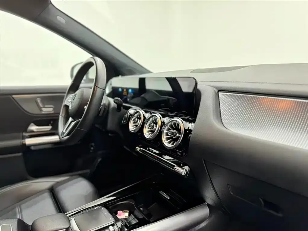 Mercedes-Benz GLA — фото 8