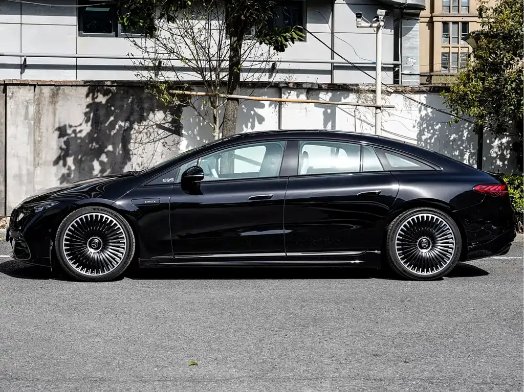 Mercedes-Benz EQS AMG — фото 3