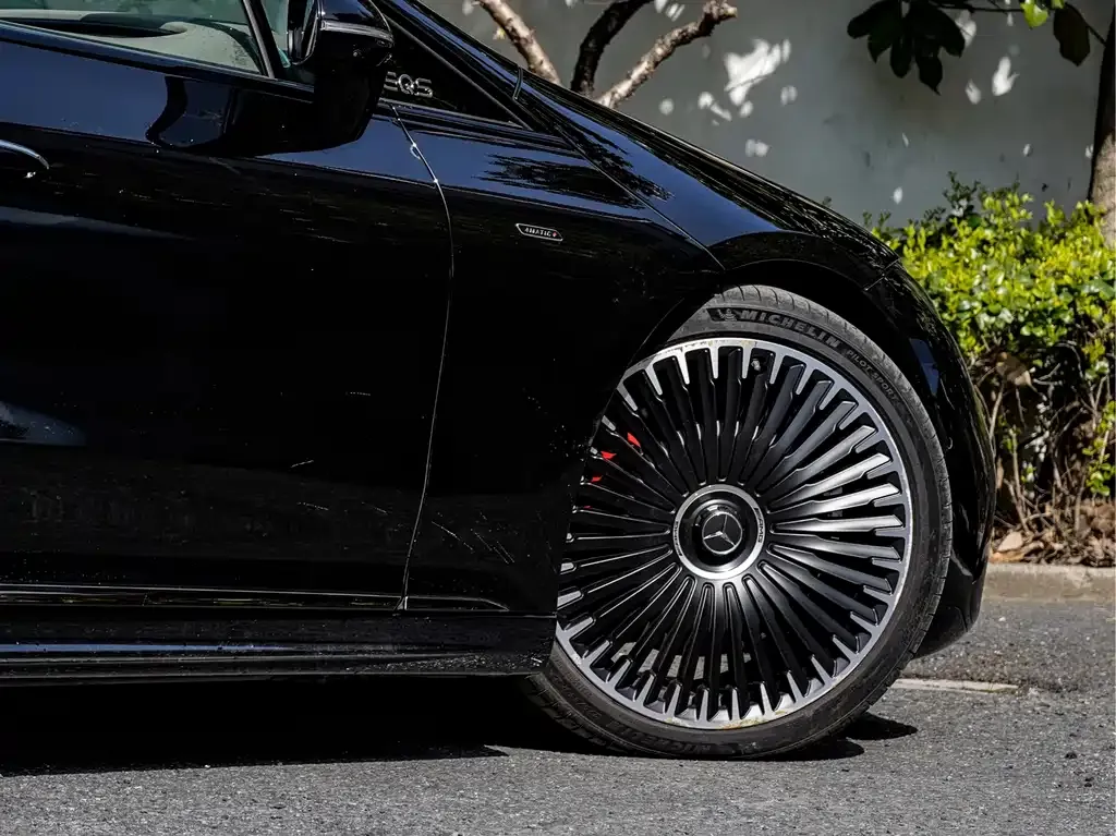 Mercedes-Benz EQS AMG — фото 9