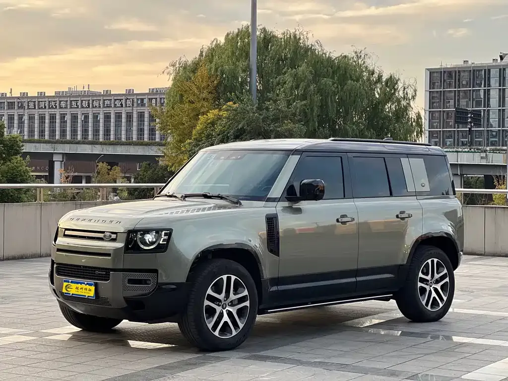 Land Rover Defender — фото 1