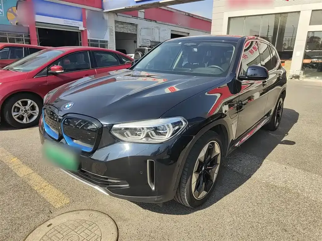 BMW iX3 — фото 1