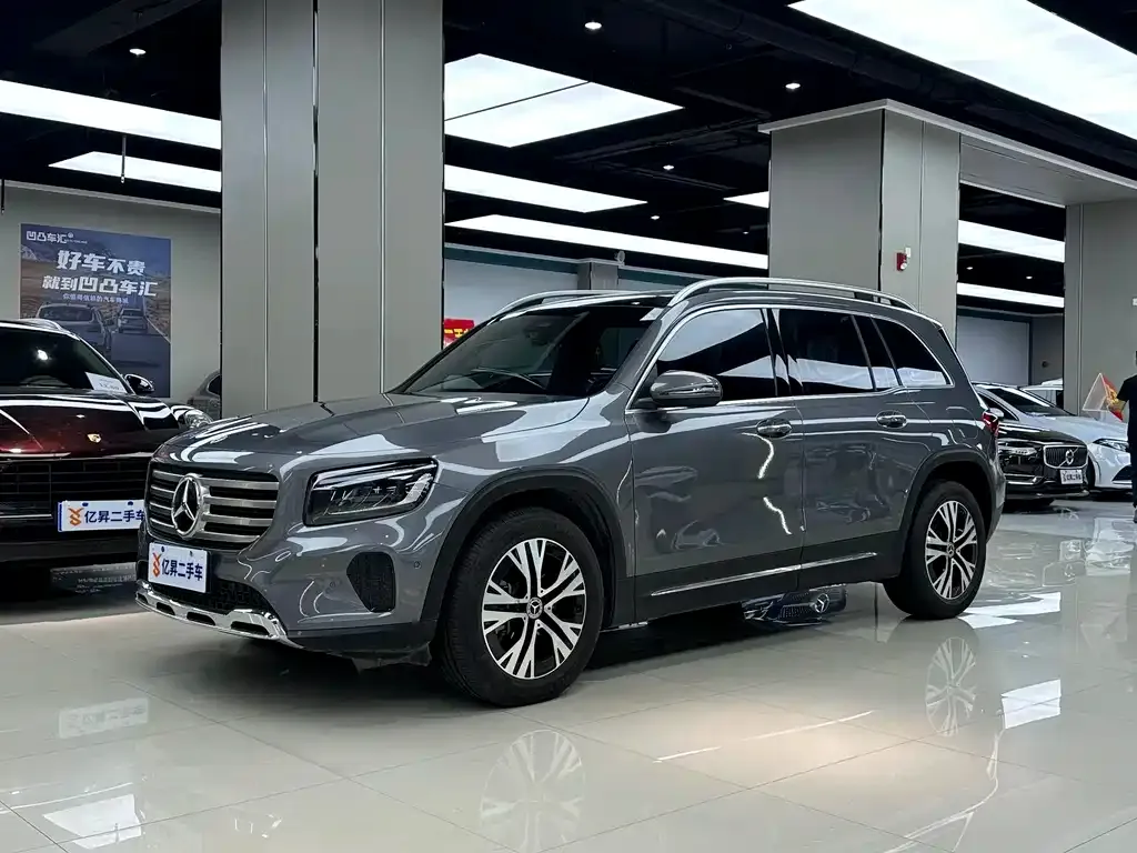 Mercedes-Benz GLB — фото 1