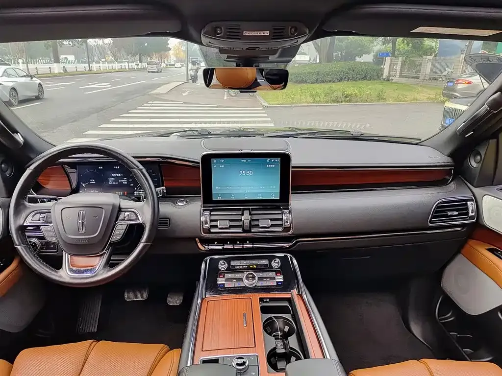 Lincoln Navigator — фото 10