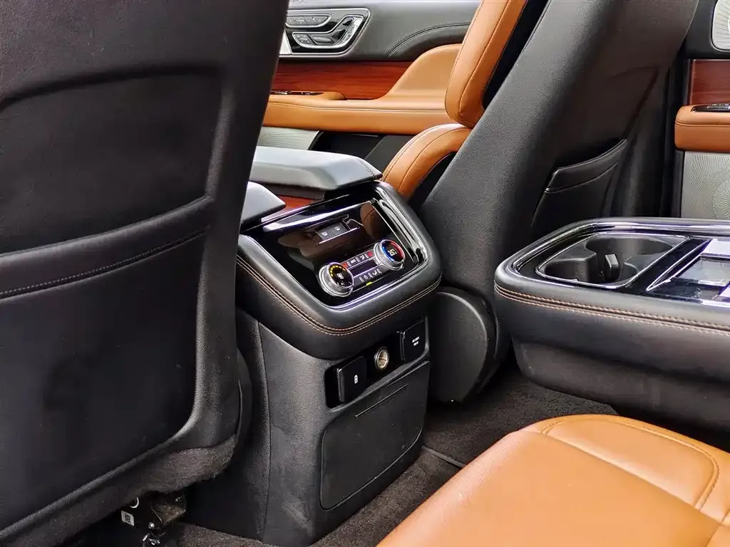 Lincoln Navigator — фото 9