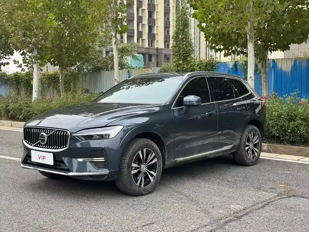 Volvo XC60 — фото 1