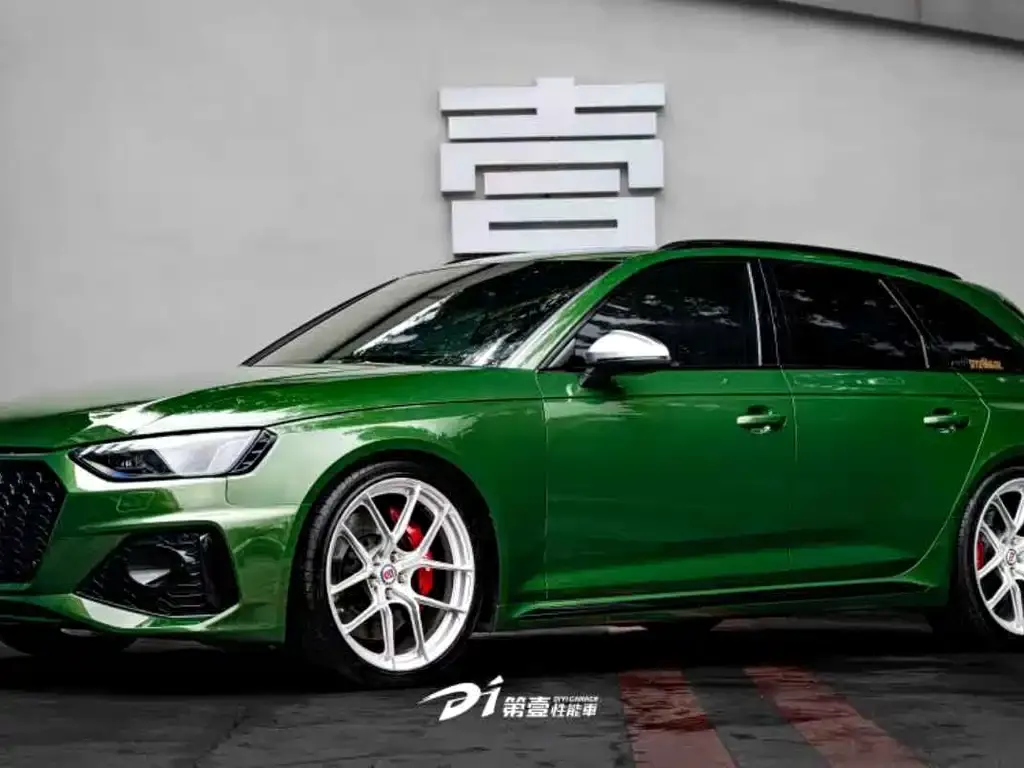 Audi RS 4 — фото 1