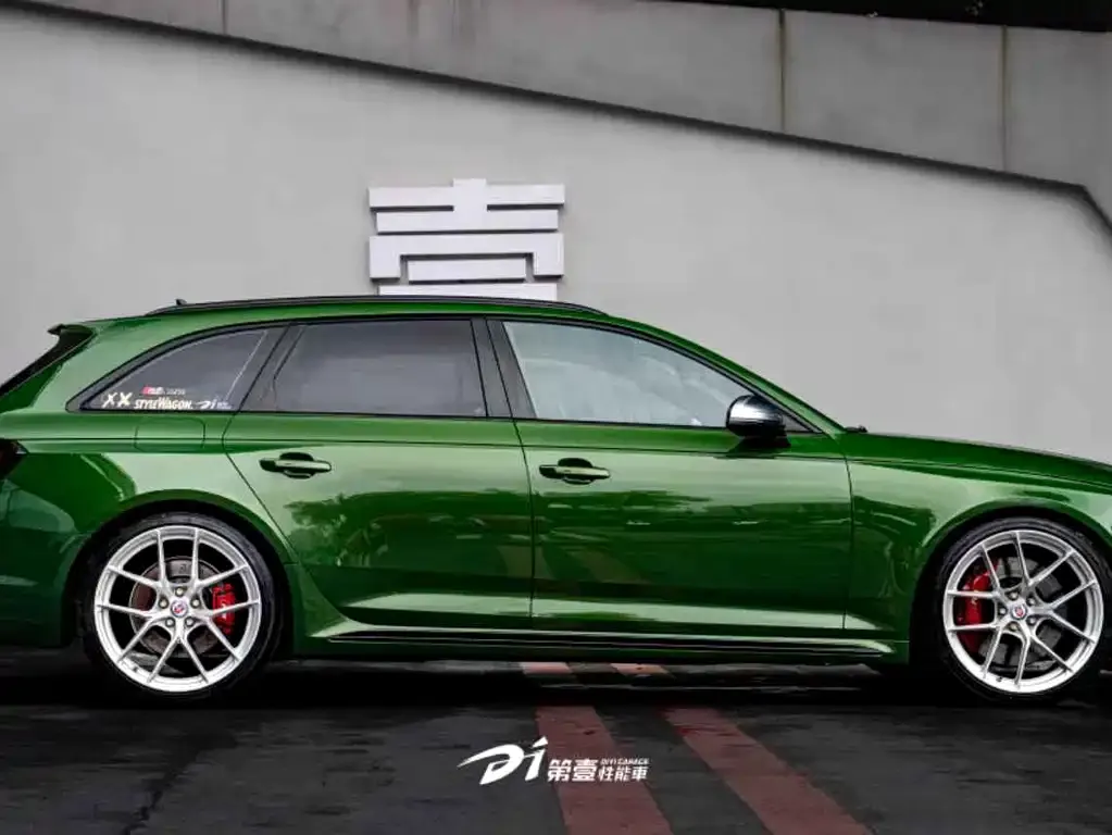 Audi RS 4 — фото 5