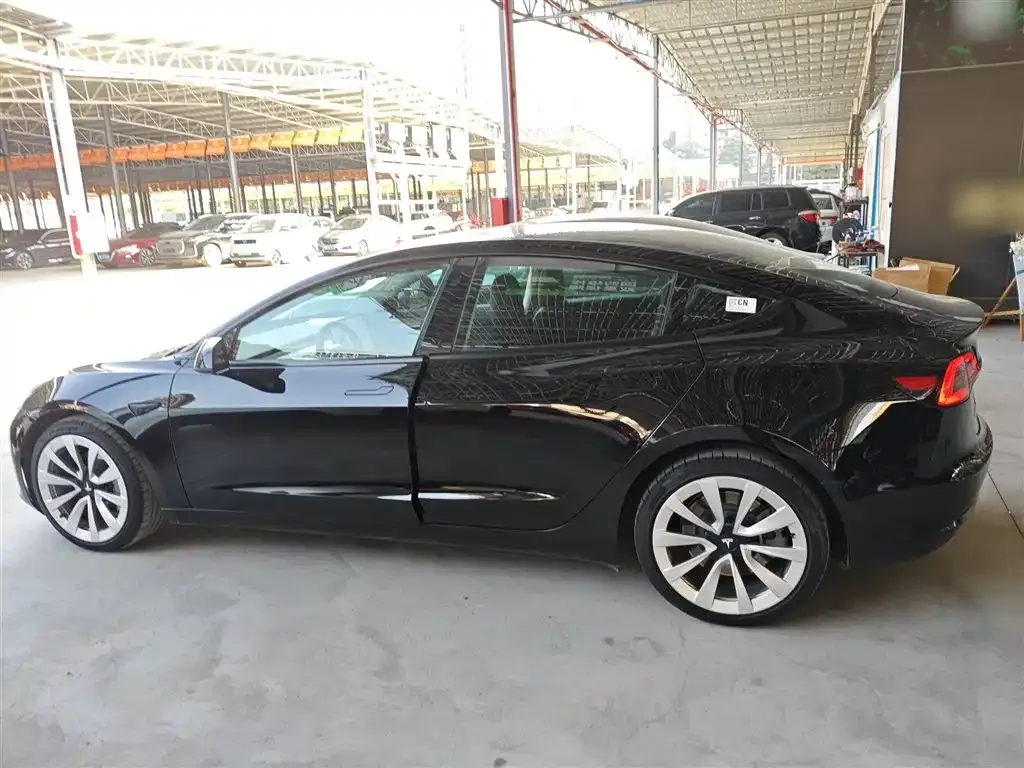 Tesla Model 3 — фото 5