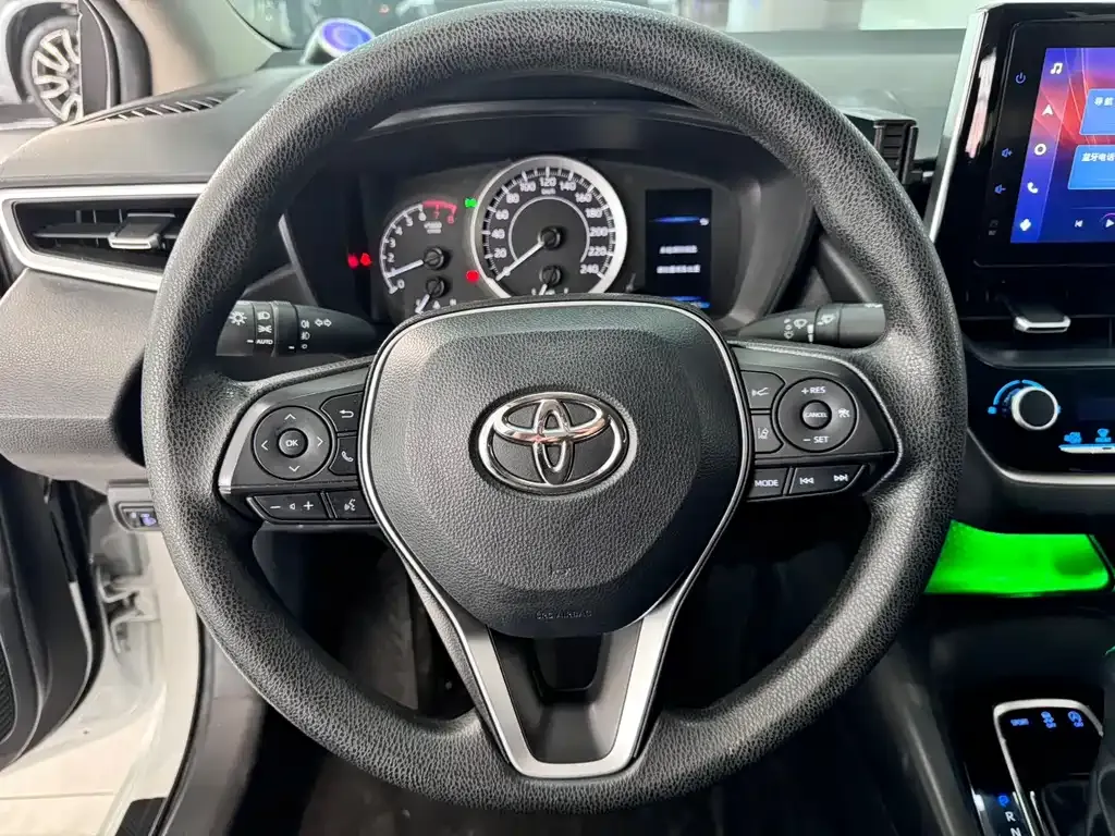 Toyota Corolla — фото 10
