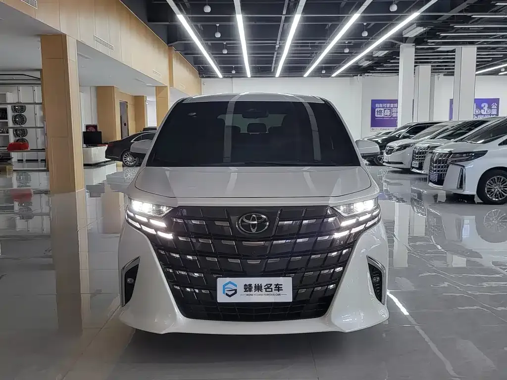 Toyota Alphard — фото 2