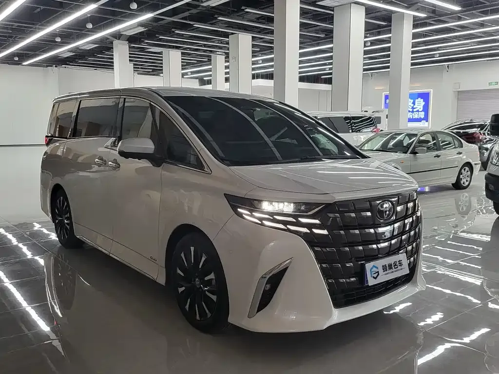 Toyota Alphard — фото 3