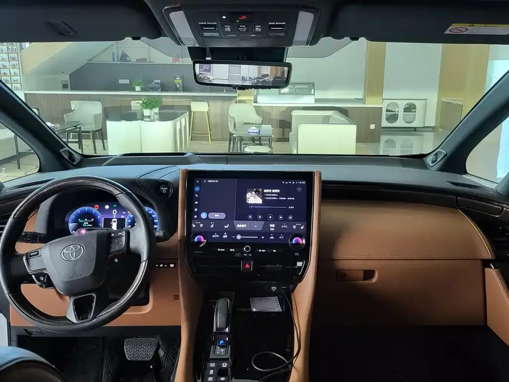 Toyota Alphard — фото 5