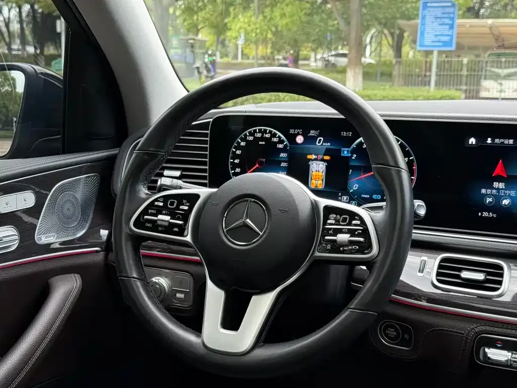 Mercedes-Benz GLS — фото 9