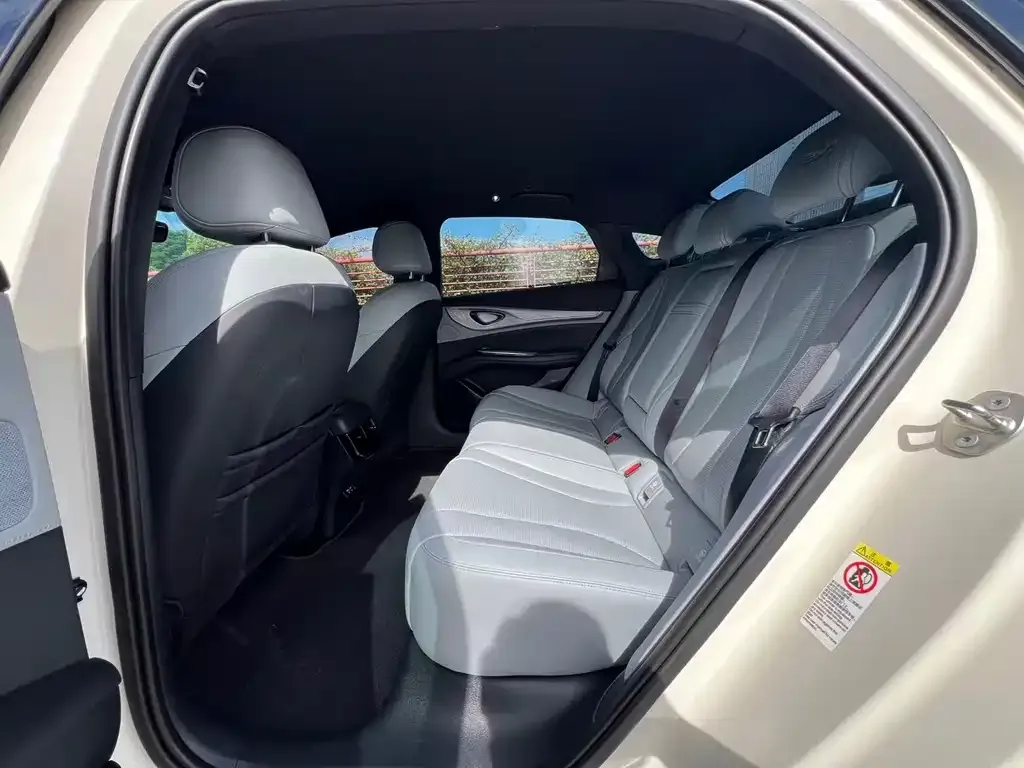 BYD Seal — фото 8