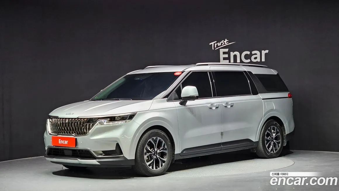 Kia Carnival — фото 1