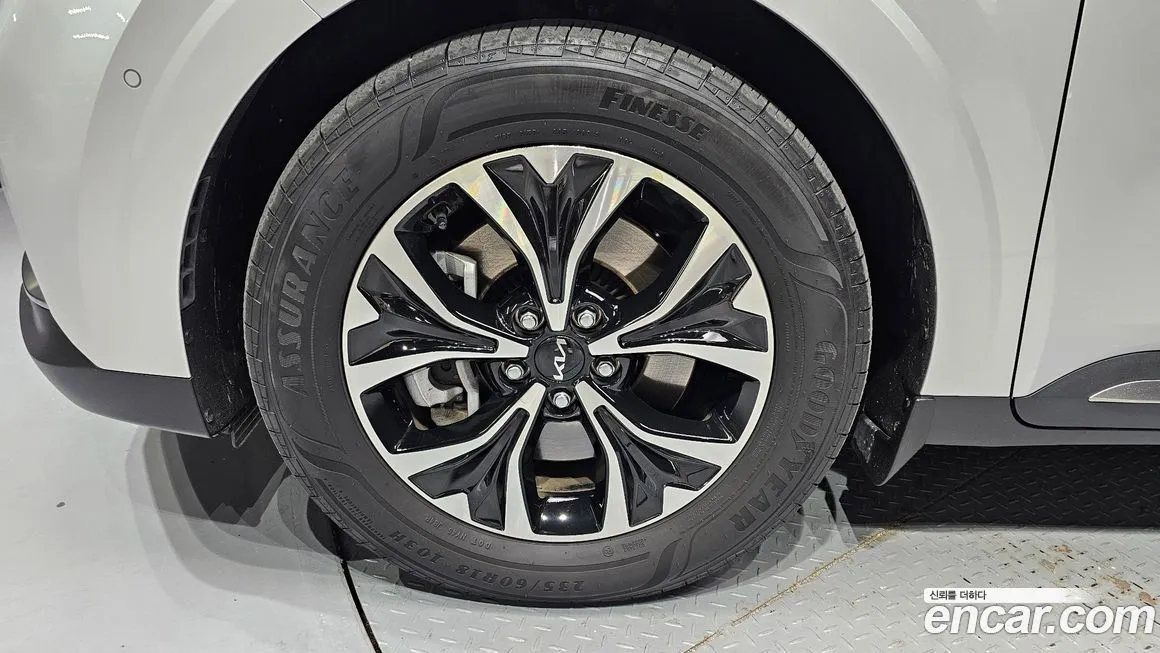 Kia Carnival — фото 5