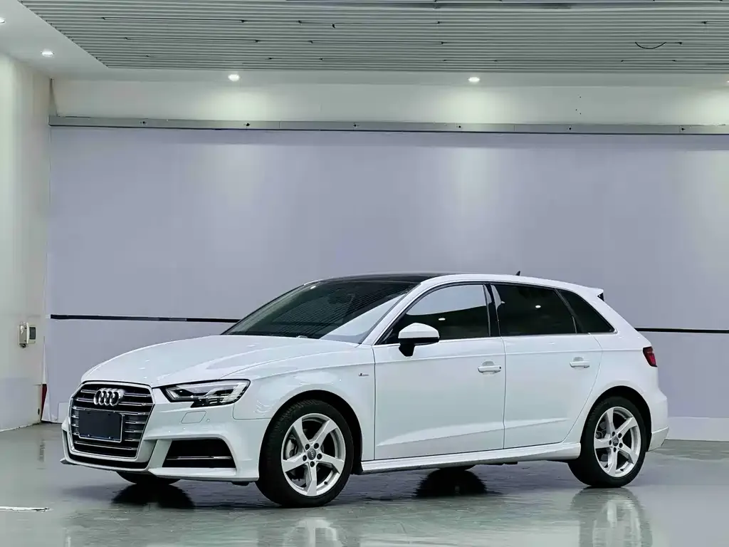 Audi A3 — фото 1
