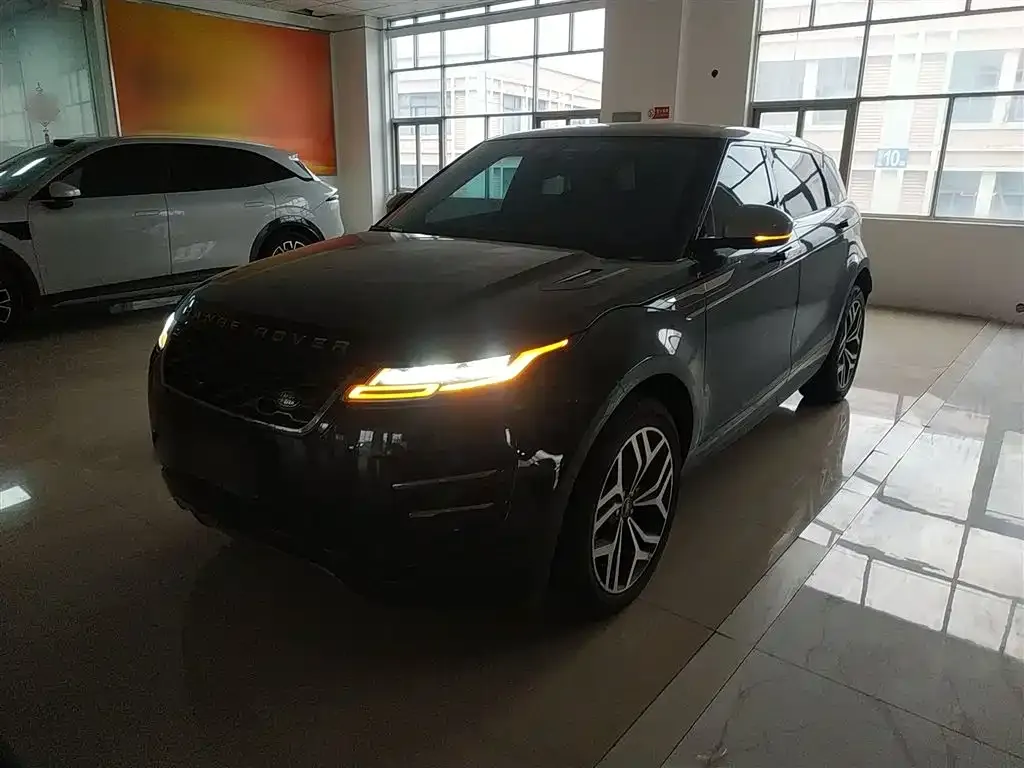 Land Rover Evoque — фото 1