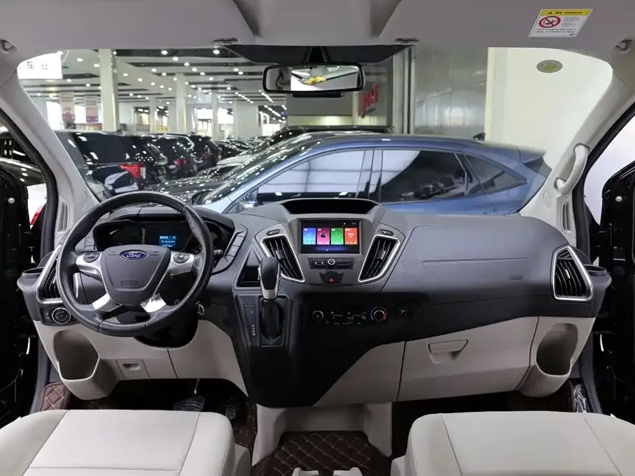 Ford Tourneo — фото 10