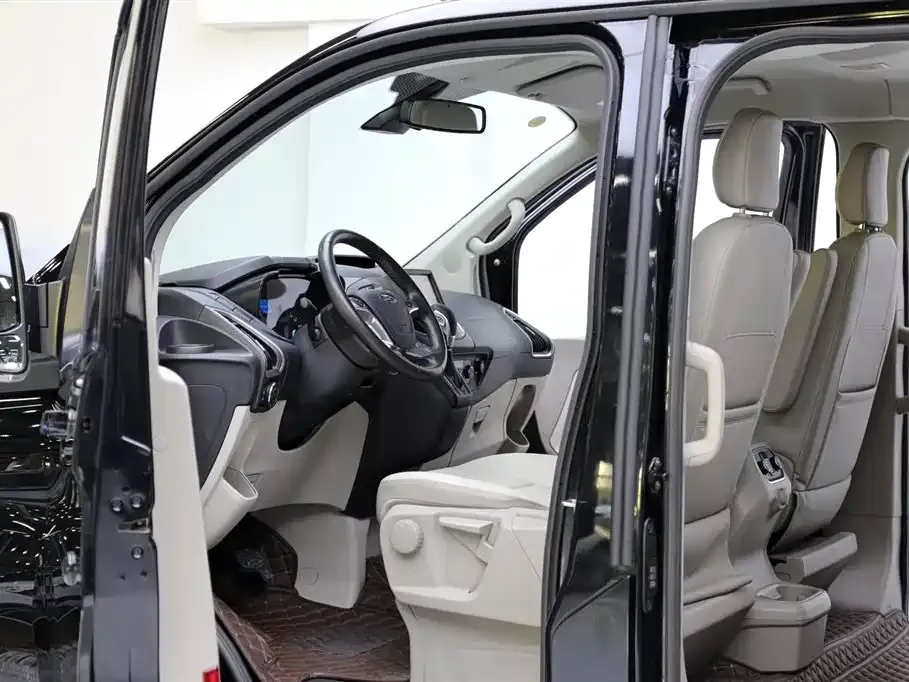 Ford Tourneo — фото 5