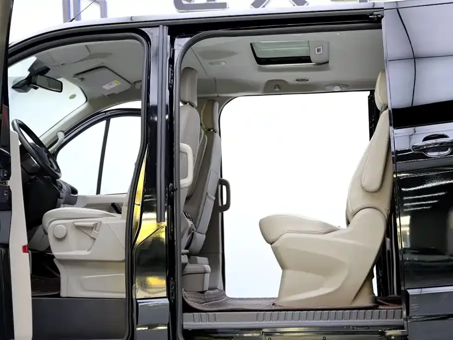 Ford Tourneo — фото 6