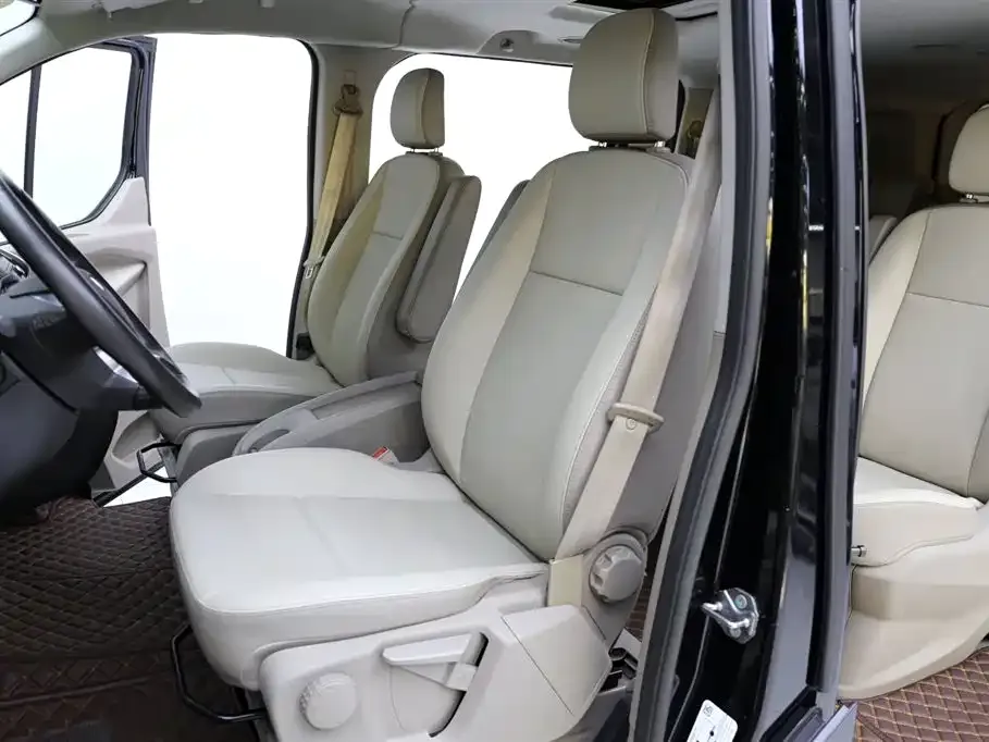 Ford Tourneo — фото 7