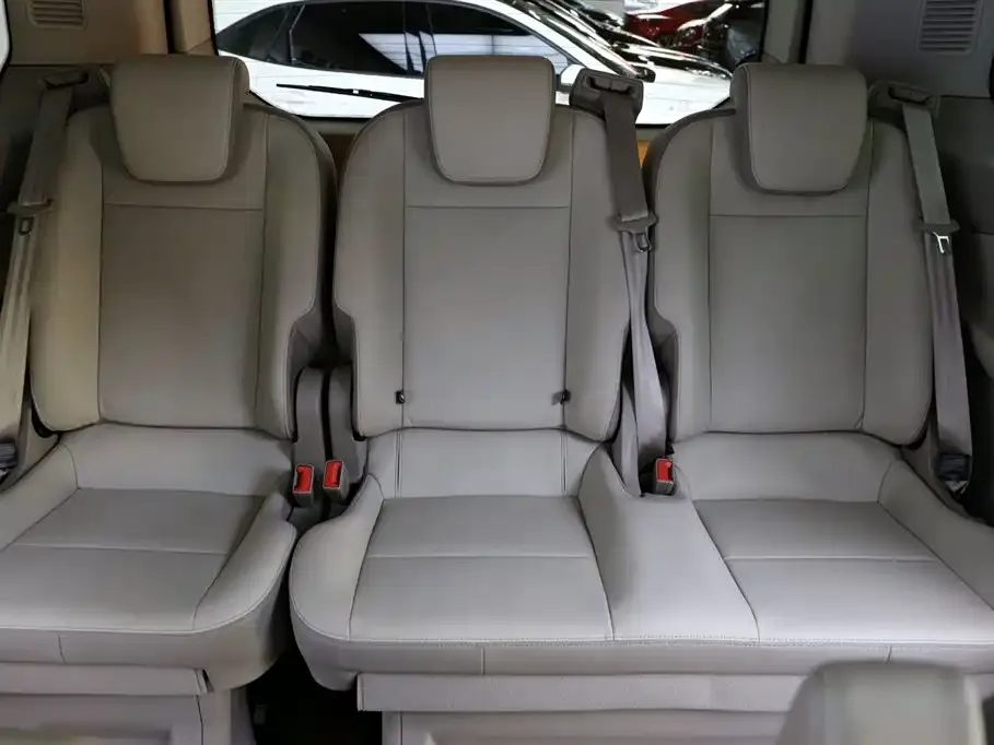 Ford Tourneo — фото 9
