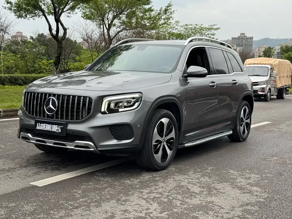 Mercedes-Benz GLB — фото 1