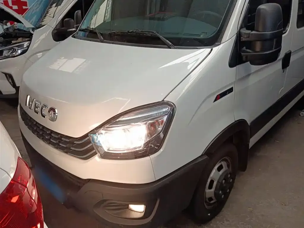 IVECO Ousheng — фото 3