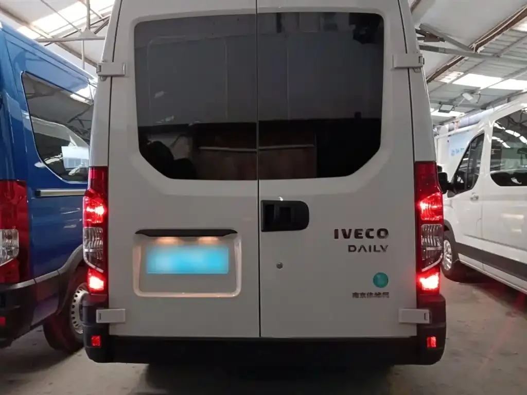 IVECO Ousheng — фото 6