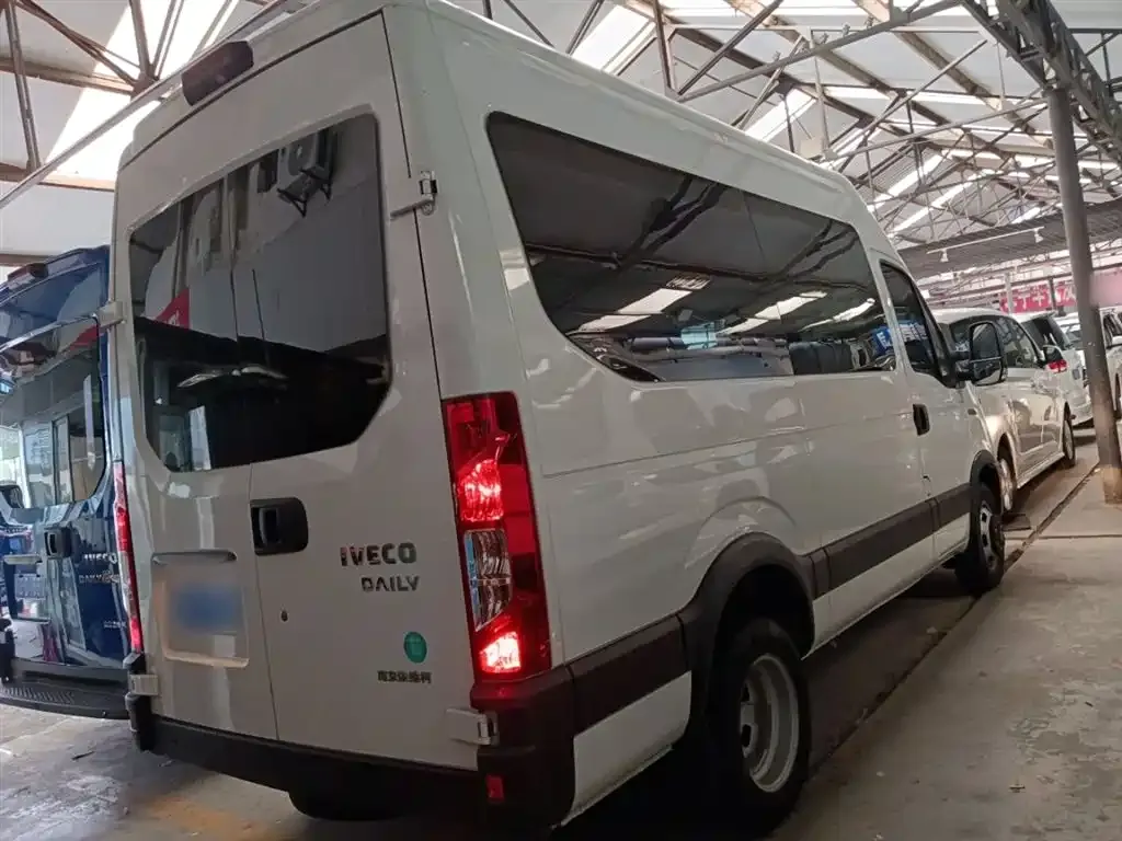 IVECO Ousheng — фото 7