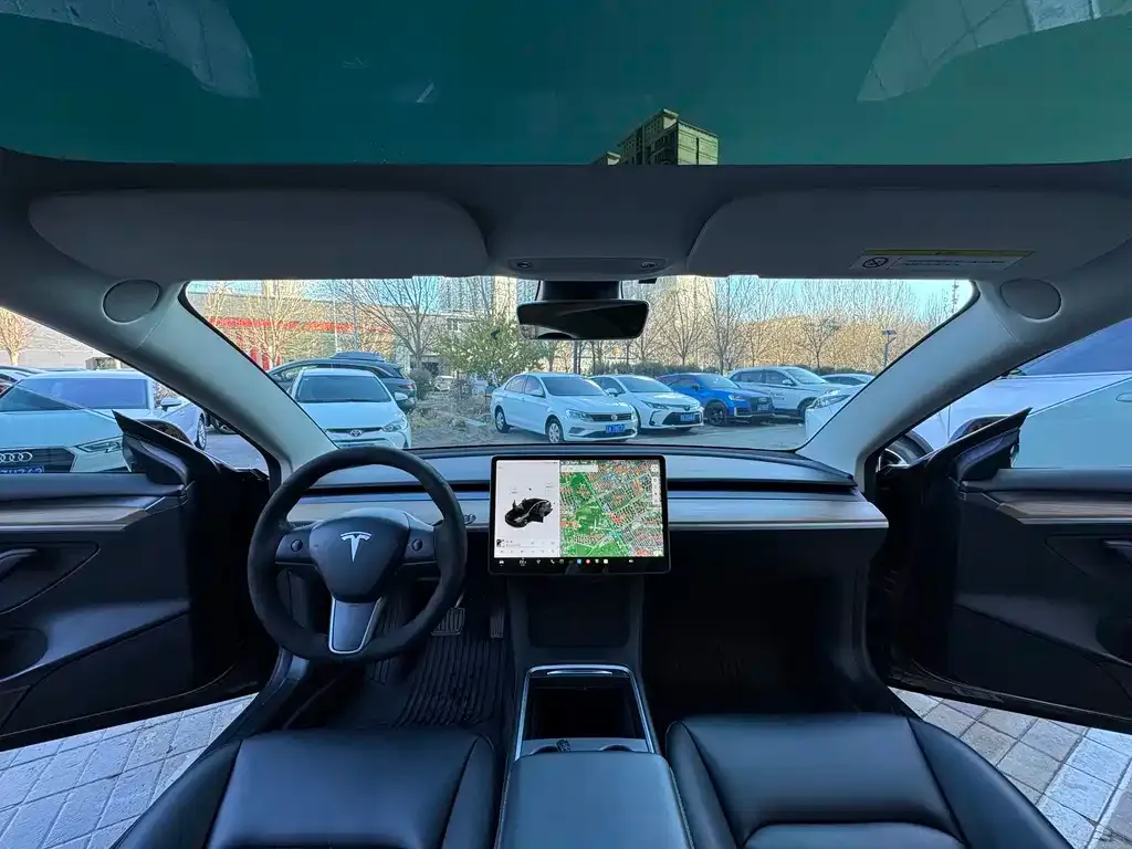 Tesla Model 3 — фото 10